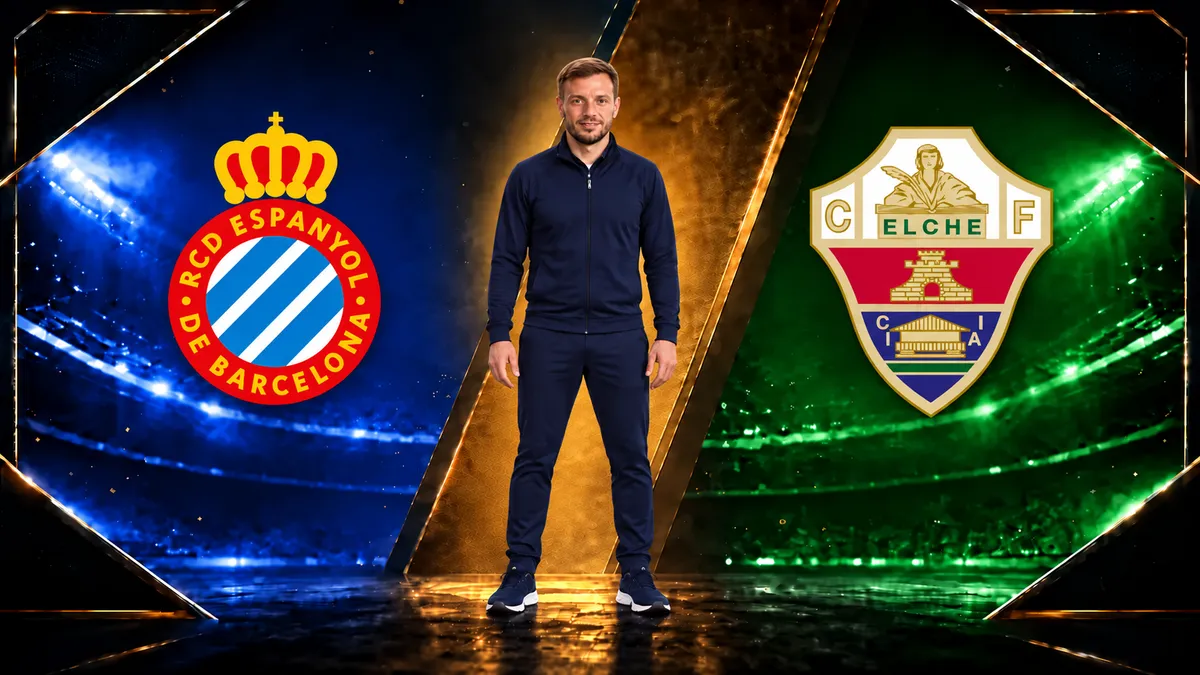 Martín Anselmi, Elche CF coach, with the Elche and Espanyol crests in the background
